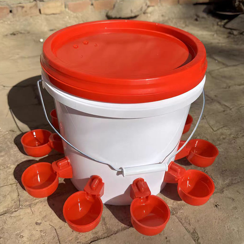 Cuenco para beber pollo, agua  - Chicken Nipple Drinker reseña y precio